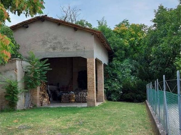 casa indipendente in vendita a Montechiarugolo in zona Tortiano