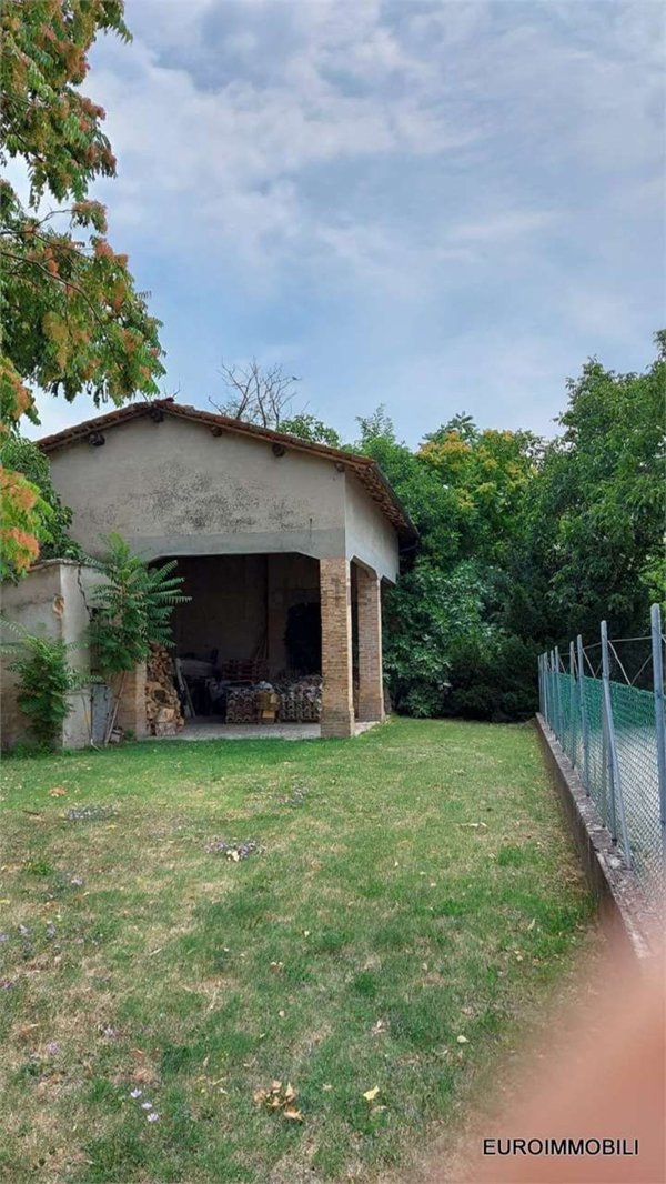casa indipendente in vendita a Montechiarugolo in zona Tortiano