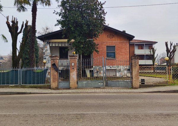 casa indipendente in vendita a Montechiarugolo in zona Tortiano