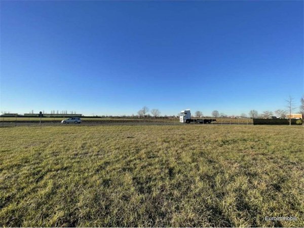terreno edificabile in vendita a Montechiarugolo