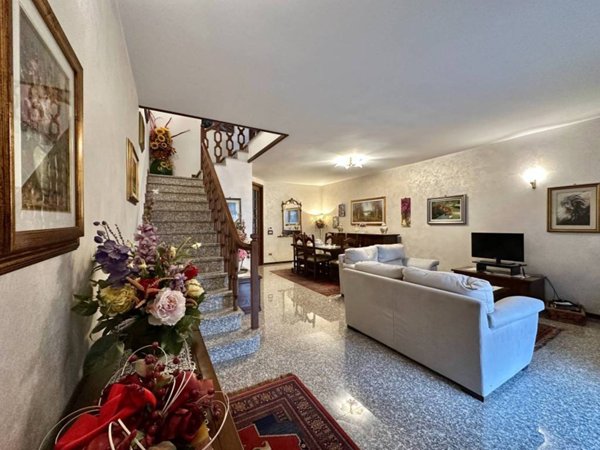 casa indipendente in vendita a Montechiarugolo in zona Basilicanova