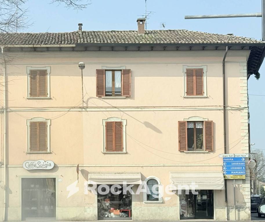 negozio in vendita a Montechiarugolo in zona Basilicanova