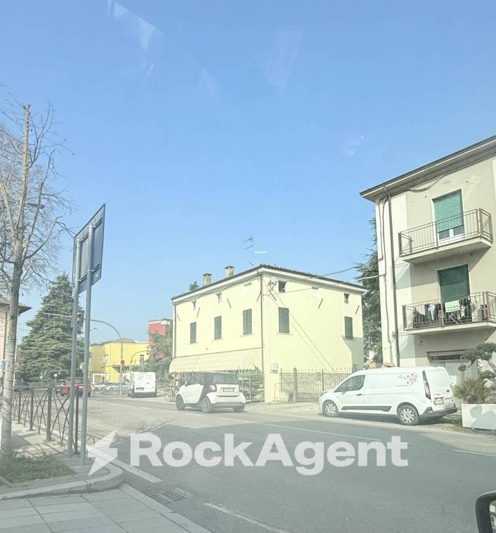 negozio in vendita a Montechiarugolo in zona Basilicanova