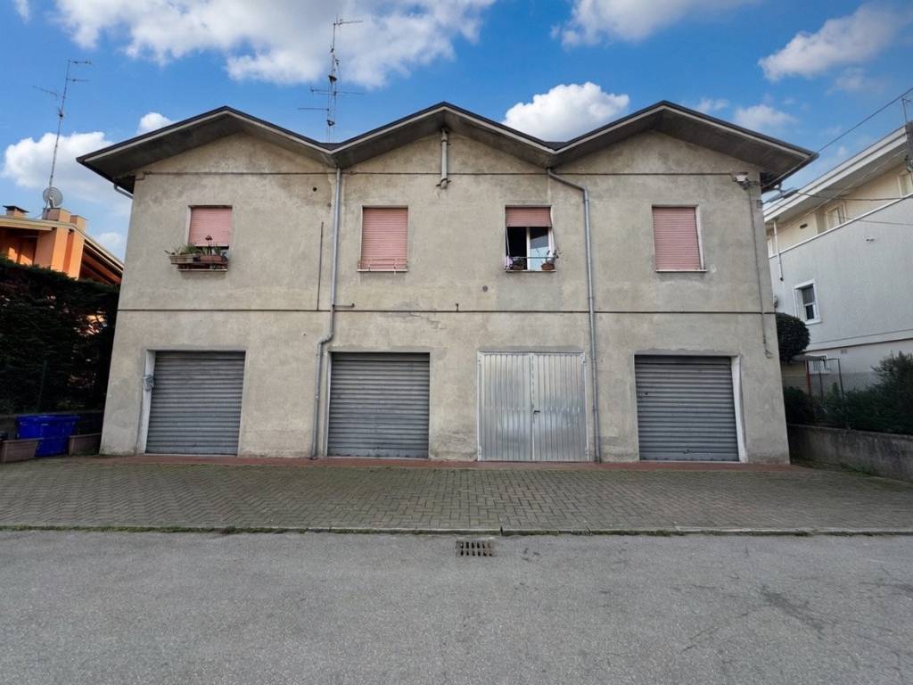 appartamento in vendita a Montechiarugolo in zona Basilicanova