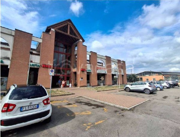 negozio in vendita a Montechiarugolo in zona Basilicagoiano