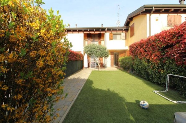 casa indipendente in vendita a Montechiarugolo in zona Piazza