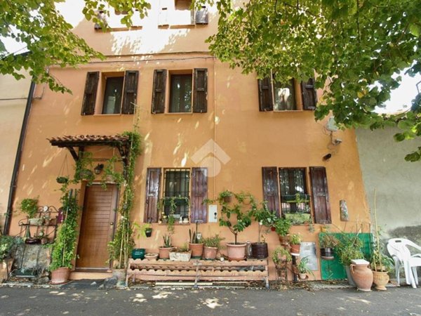 casa indipendente in vendita a Montechiarugolo in zona Tortiano