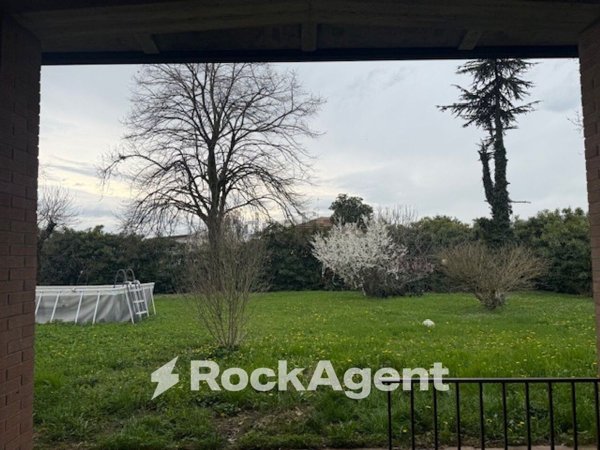 casa indipendente in vendita a Montechiarugolo