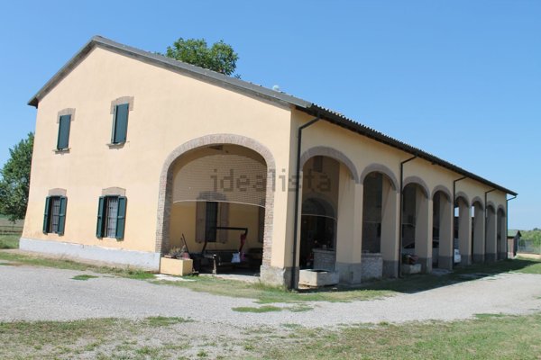 casa indipendente in vendita a Montechiarugolo in zona Basilicanova