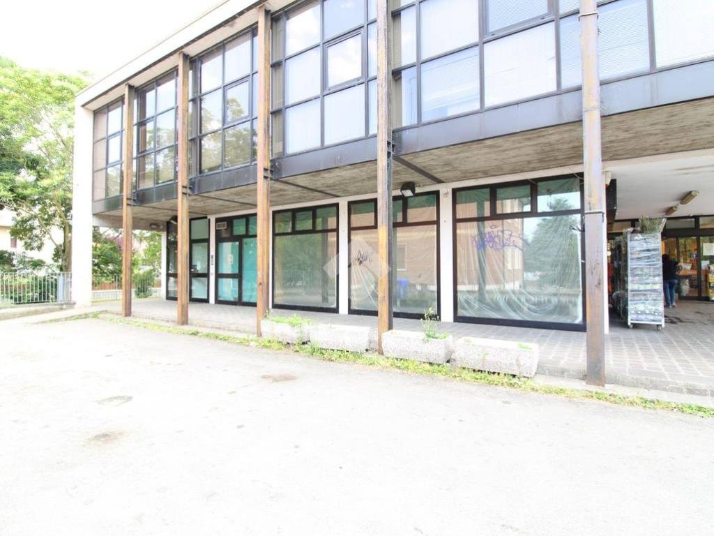 negozio in vendita a Montechiarugolo in zona Monticelli Terme