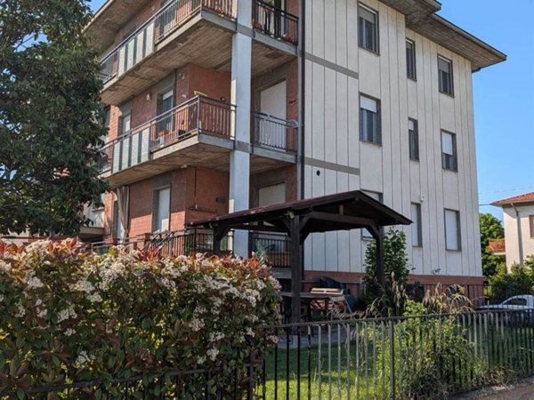 appartamento in vendita a Montechiarugolo in zona Basilicanova