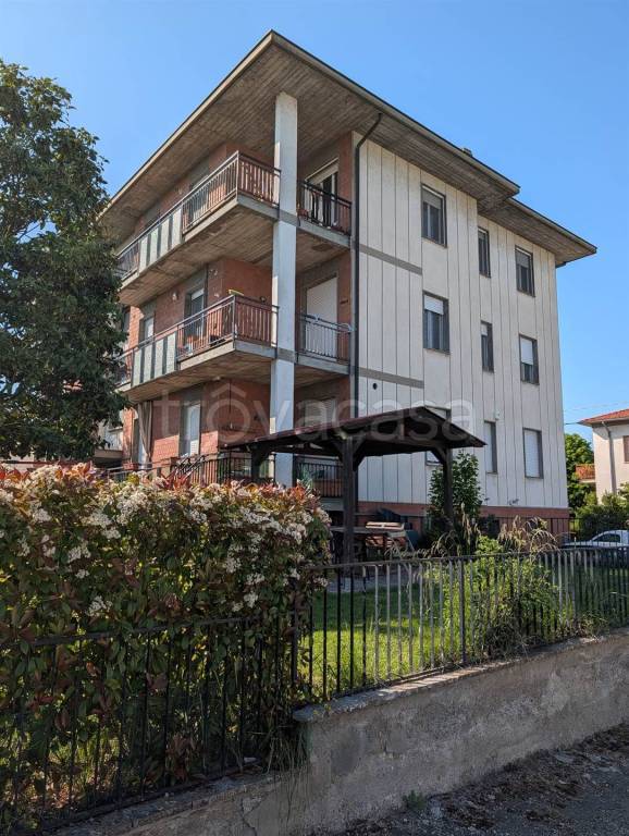 appartamento in vendita a Montechiarugolo in zona Basilicanova