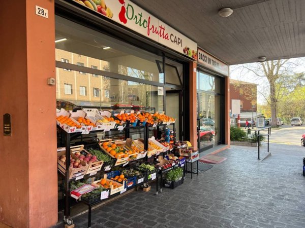 locale commerciale in vendita a Montechiarugolo in zona Monticelli Terme