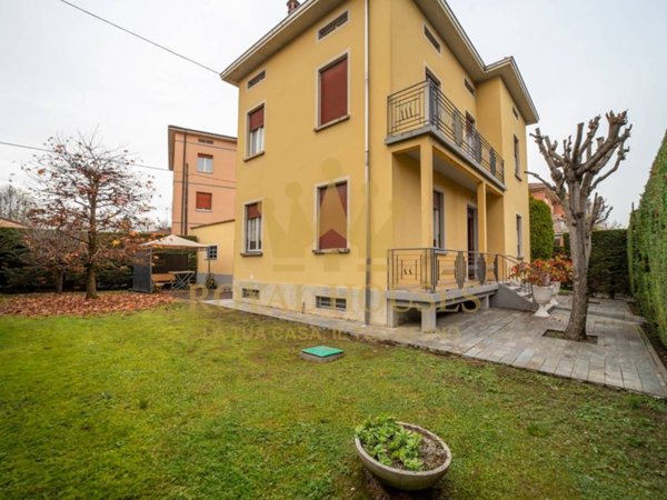 casa indipendente in vendita a Montechiarugolo in zona Basilicanova