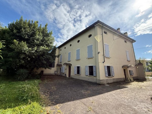 appartamento in vendita a Montechiarugolo in zona Basilicanova