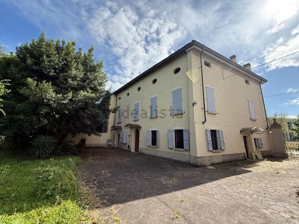 appartamento in vendita a Montechiarugolo in zona Basilicanova
