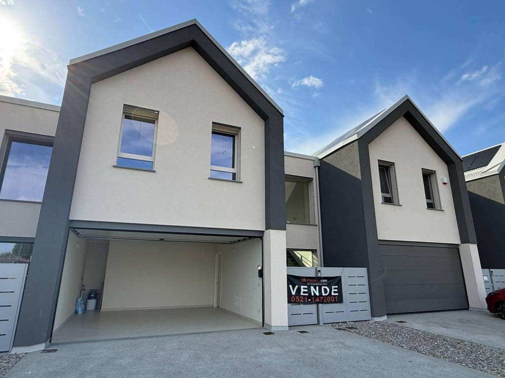 casa indipendente in vendita a Montechiarugolo in zona Monticelli Terme