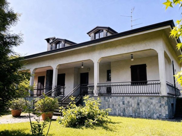 casa indipendente in vendita a Montechiarugolo in zona Basilicanova