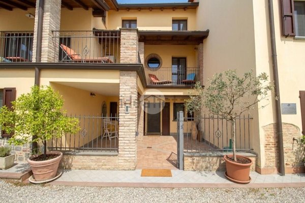 appartamento in vendita a Montechiarugolo in zona Basilicanova
