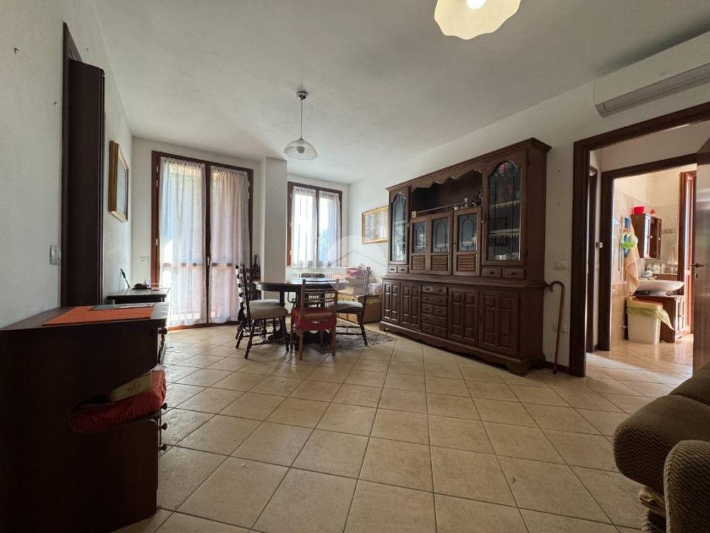 appartamento in vendita a Montechiarugolo in zona Basilicagoiano