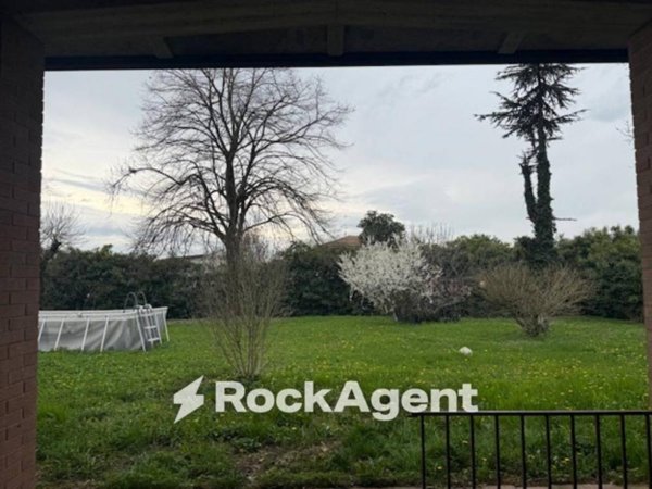 casa indipendente in vendita a Montechiarugolo in zona Basilicagoiano