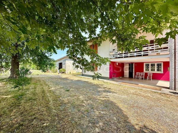 casa indipendente in vendita a Montechiarugolo in zona Basilicagoiano