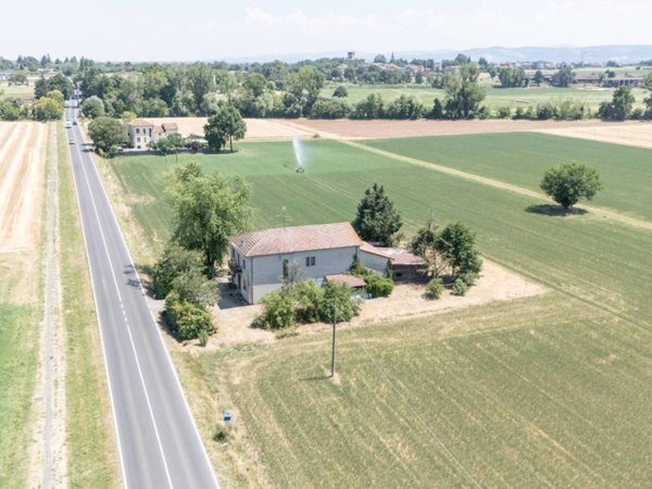 casa indipendente in vendita a Montechiarugolo in zona Castello