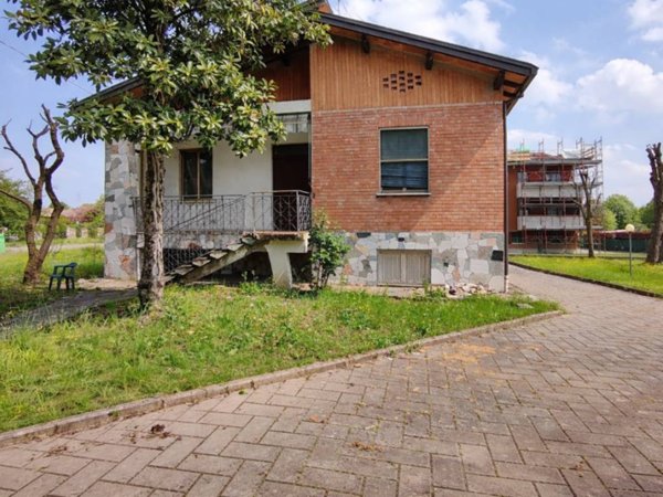 casa indipendente in vendita a Montechiarugolo in zona Tortiano