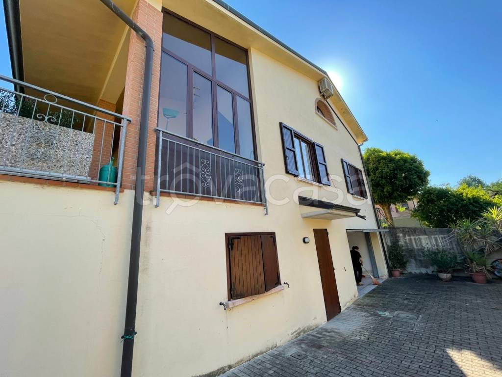 casa indipendente in vendita a Montechiarugolo in zona Monticelli Terme