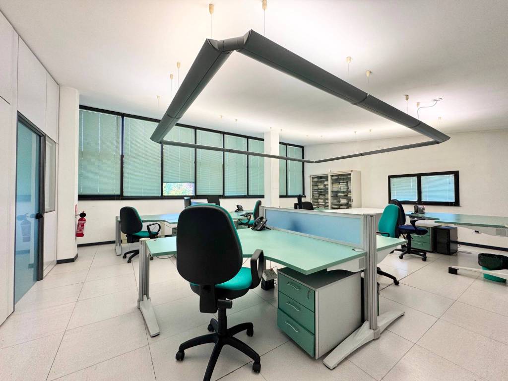 ufficio in vendita a Montechiarugolo in zona Monticelli Terme
