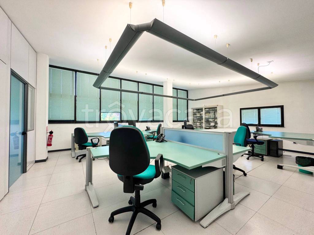 ufficio in vendita a Montechiarugolo in zona Monticelli Terme