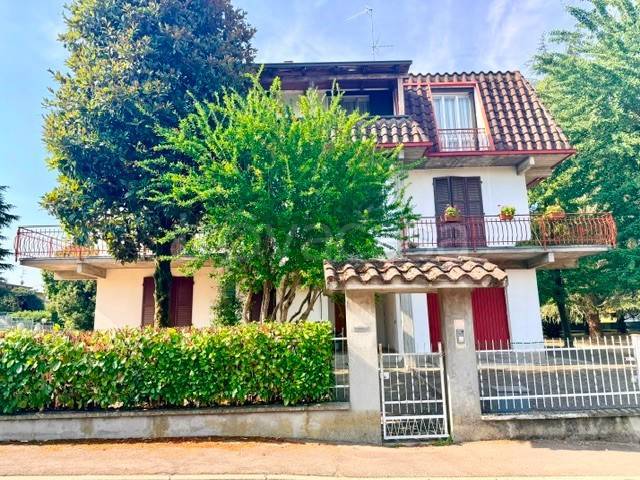 casa indipendente in vendita a Montechiarugolo in zona La Fratta