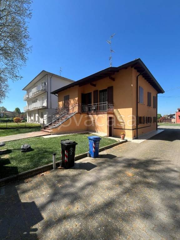 casa indipendente in vendita a Montechiarugolo in zona Monticelli Terme