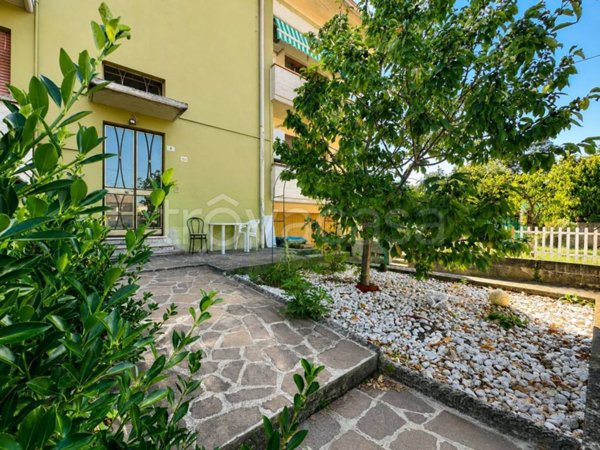appartamento in vendita a Montechiarugolo in zona Monticelli Terme