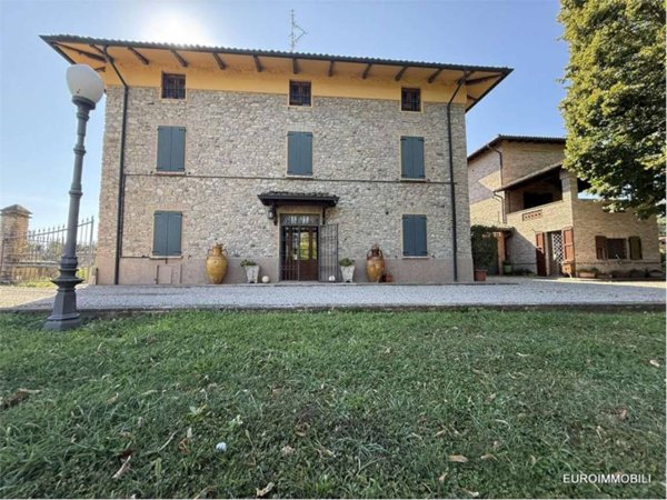 casa indipendente in vendita a Montechiarugolo in zona Basilicanova