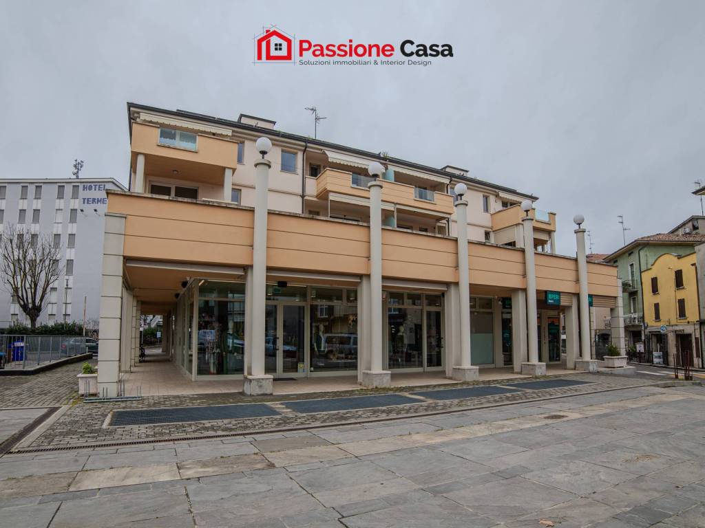 appartamento in vendita a Montechiarugolo in zona Monticelli Terme
