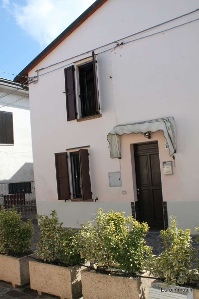 appartamento in vendita a Montechiarugolo in zona Lovetta