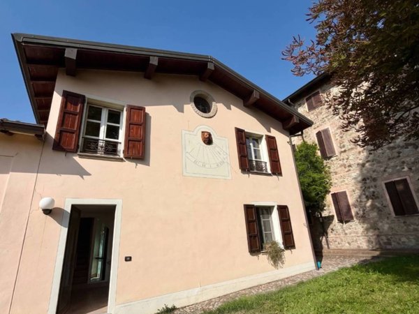 casa indipendente in vendita a Montechiarugolo