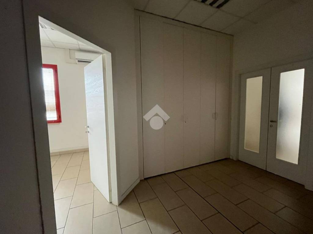 ufficio in vendita a Montechiarugolo in zona Basilicagoiano