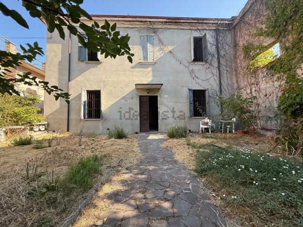 casa indipendente in vendita a Montechiarugolo in zona Basilicagoiano