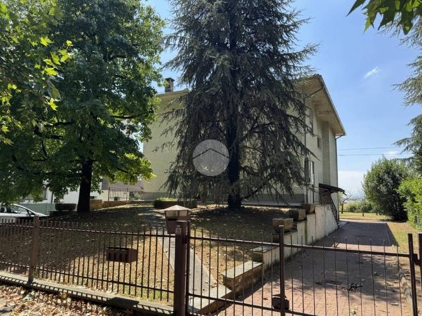 appartamento in vendita a Montechiarugolo in zona Monticelli Terme
