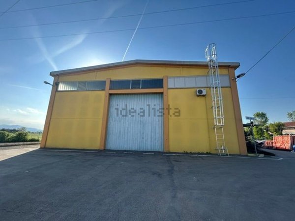 ufficio in vendita a Montechiarugolo in zona Lovetta