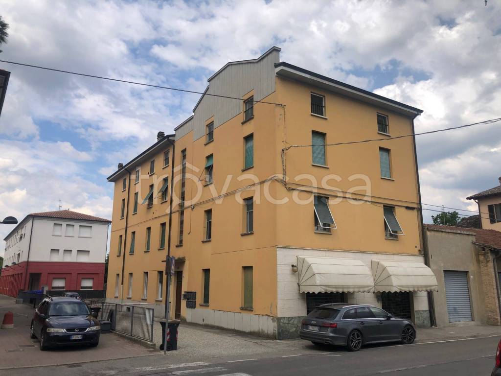 appartamento in vendita a Montechiarugolo in zona Basilicanova
