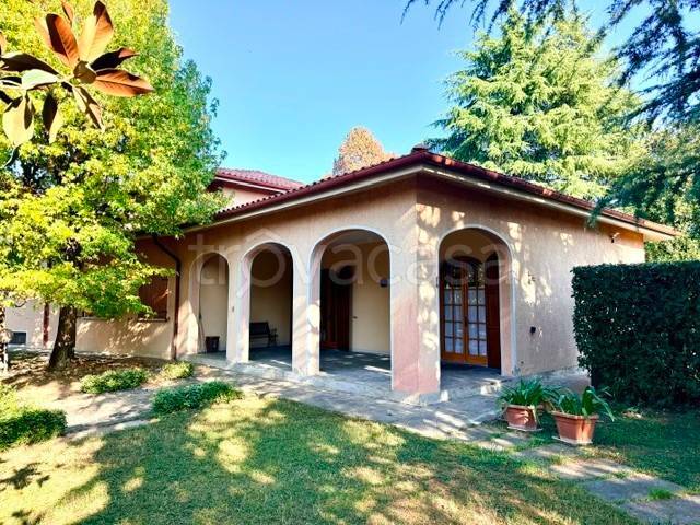 casa indipendente in vendita a Montechiarugolo in zona Monticelli Terme