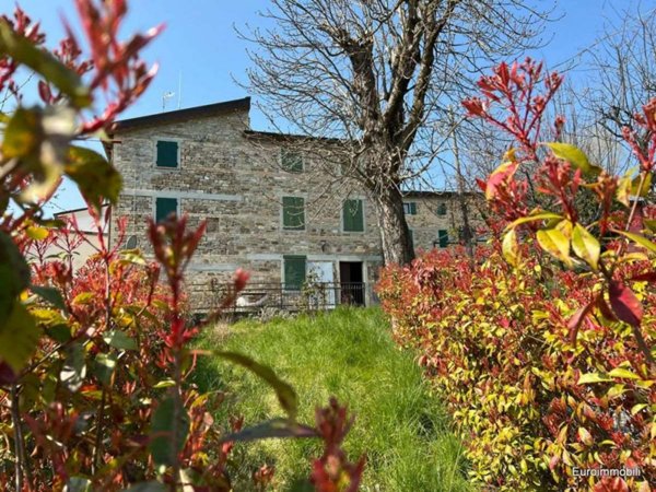 casa indipendente in vendita a Neviano degli Arduini in zona Urzano