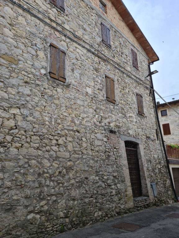 appartamento in vendita a Neviano degli Arduini in zona Cedogno
