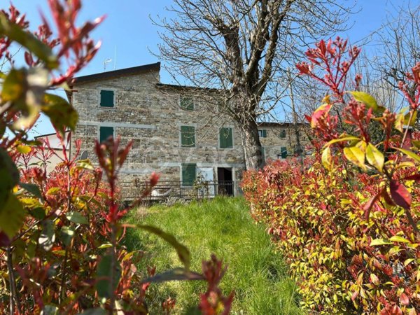 casa indipendente in vendita a Neviano degli Arduini in zona Urzano
