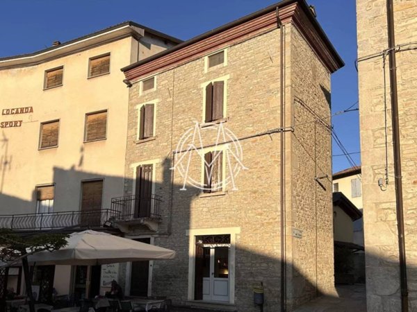 casa indipendente in vendita a Neviano degli Arduini in zona Scurano