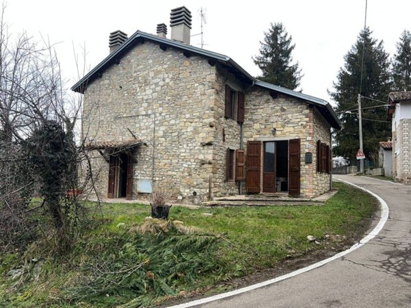 casa indipendente in vendita a Neviano degli Arduini in zona Piazza
