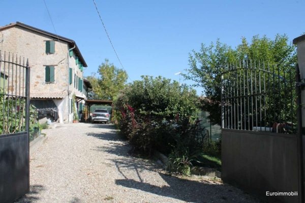 casa indipendente in vendita a Neviano degli Arduini in zona Urzano